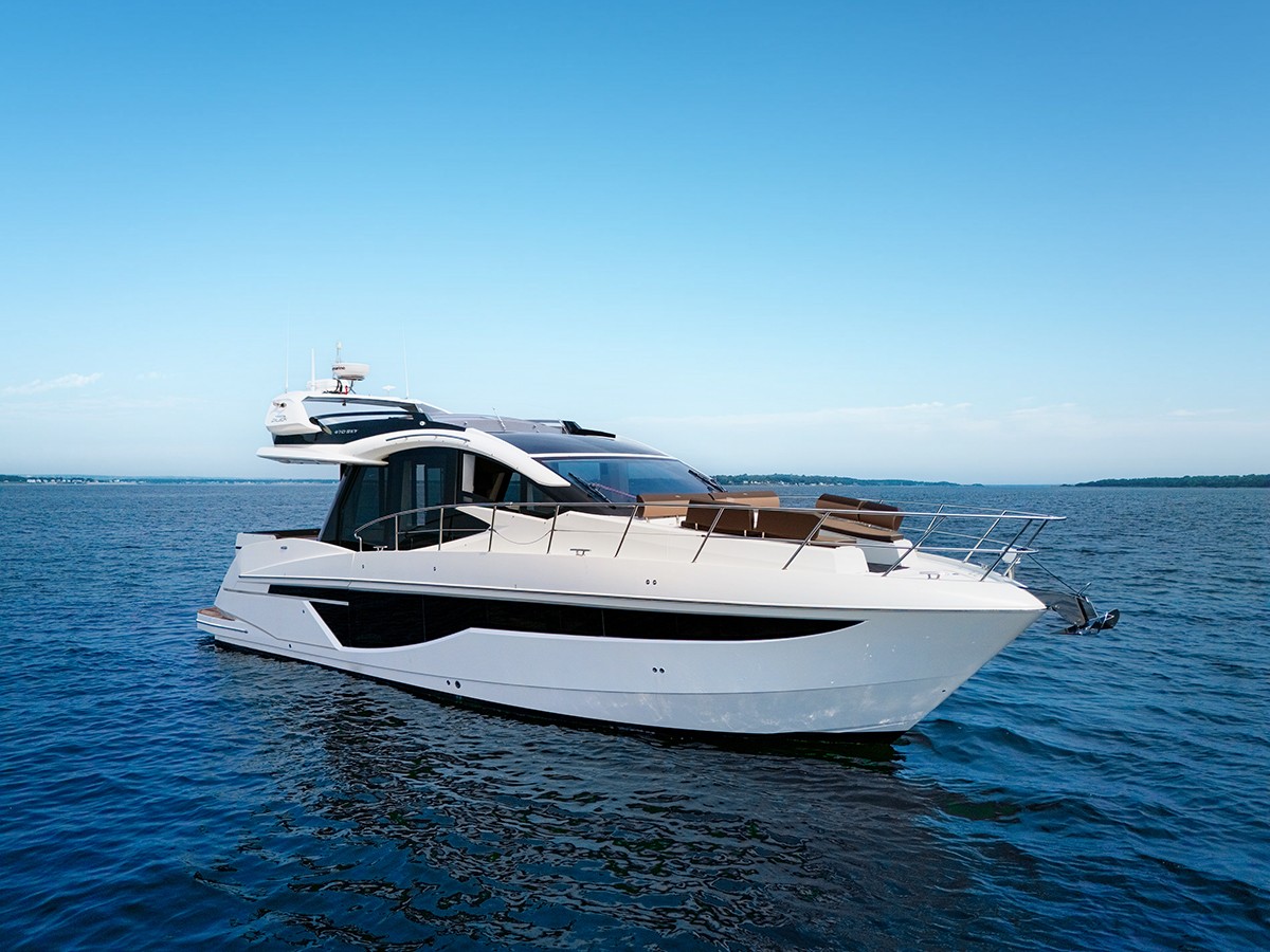 Yacht Photo 5